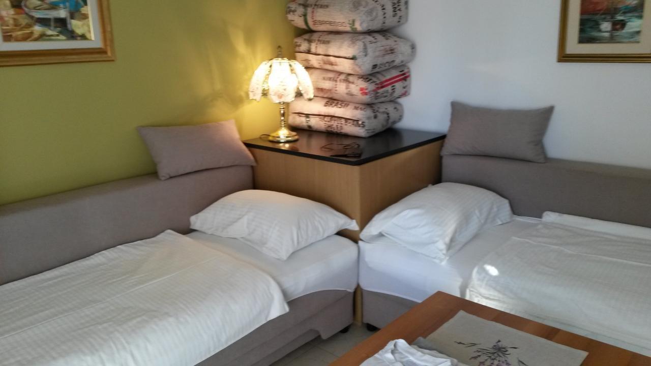 Apartments Soric ロヴィニ エクステリア 写真